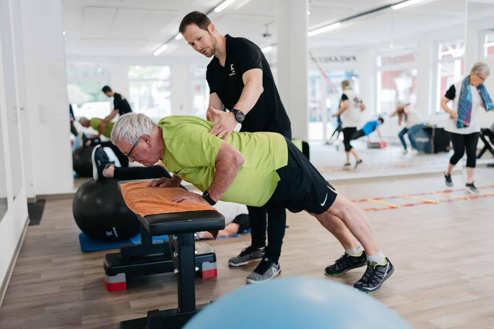 Fitness-Dorner-Best-Ager-Gruppentraining-fuer-Senioren-8